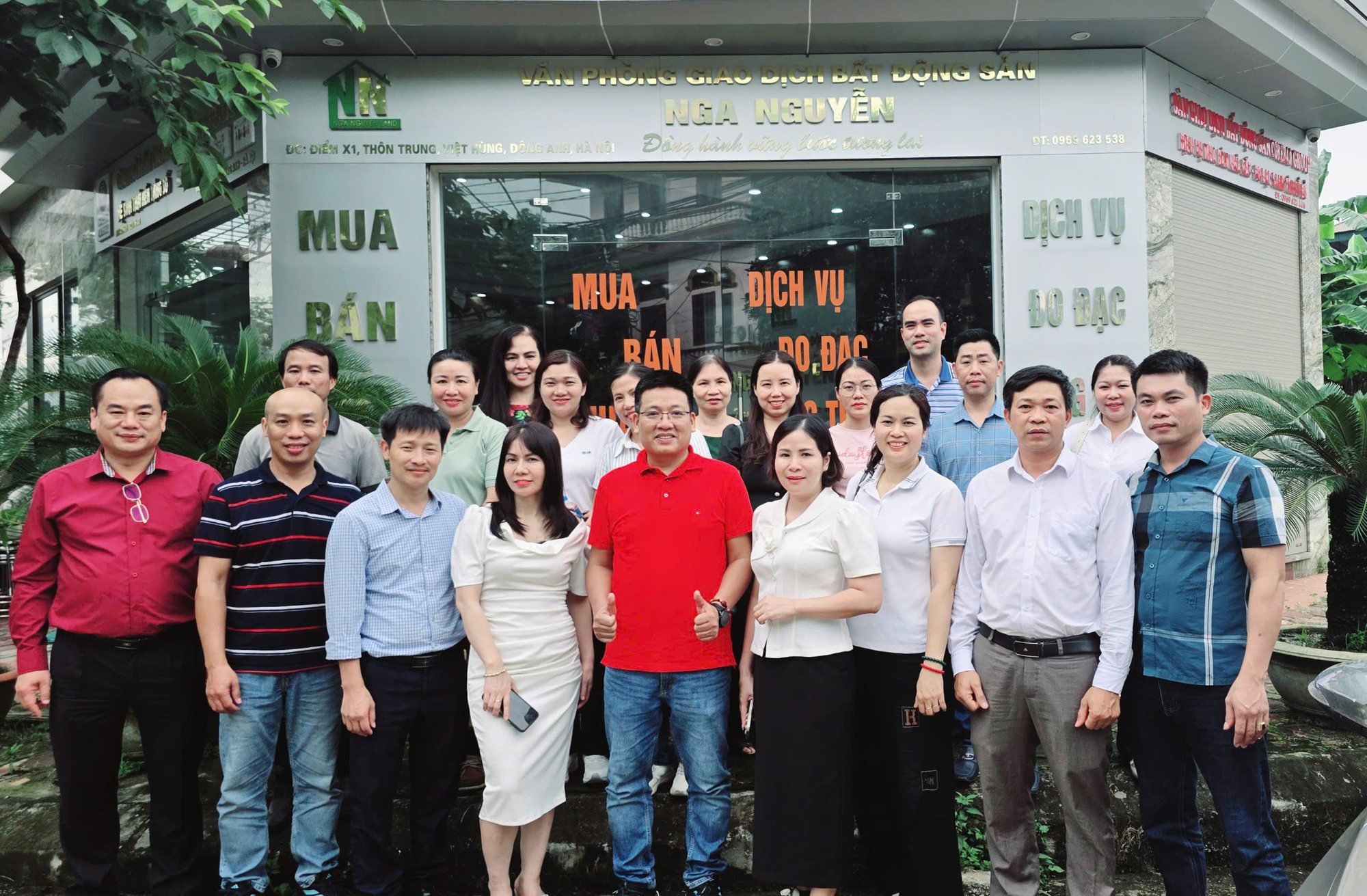 Thăm và làm việc cùng đơn vị môi giới địa phương trong chuyến thực địa