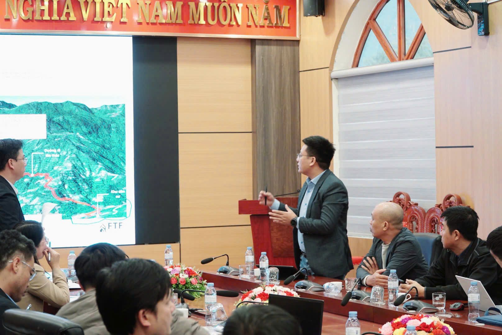 Trình bày nhận định thị trường trong buổi làm việc thực địa