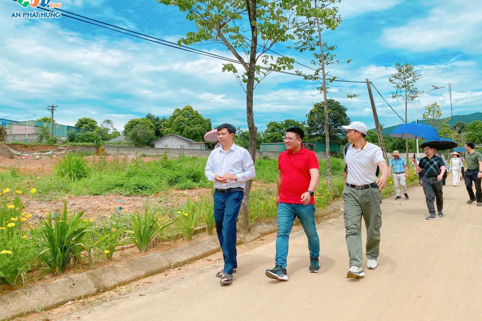 Thực địa — Đi thực địa khu vực trước khi bàn giá